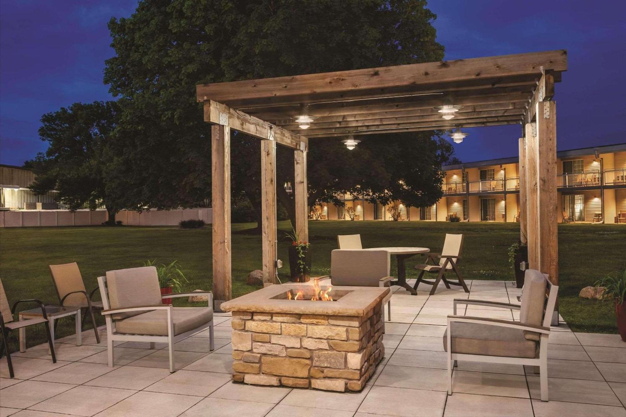 Country Inn & Suites By Radisson, Woodbury, Mn ภายนอก รูปภาพ